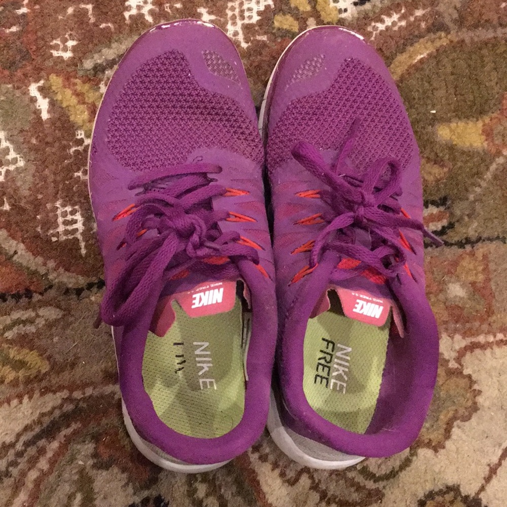 Size 7 women’s Nike free sneakers